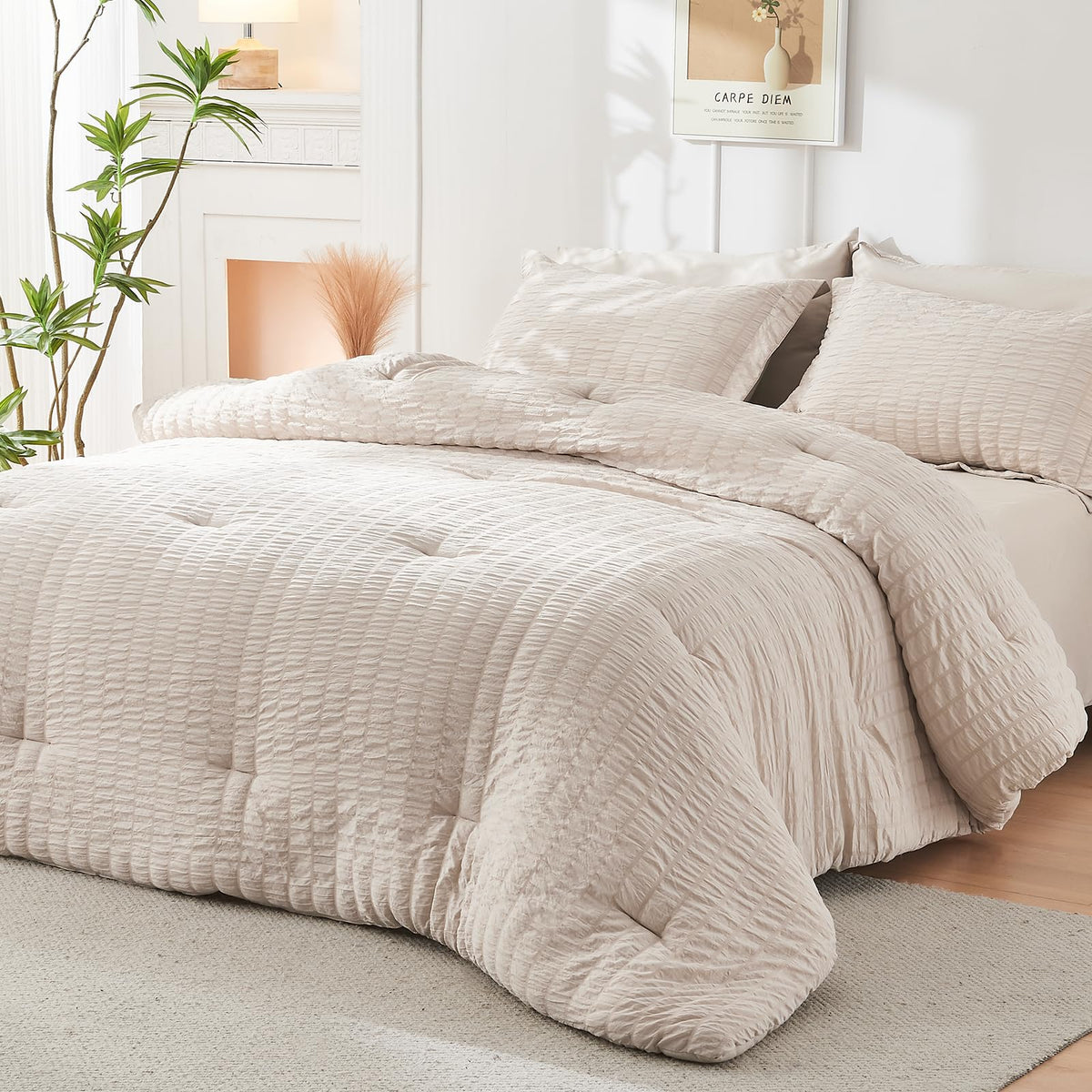 HYMOKEGE wrinkle-resistant seersucker texture adds elegant dimension.