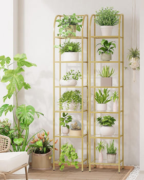 Close-up of tempered glass shelves on the Hzuaneri unit.