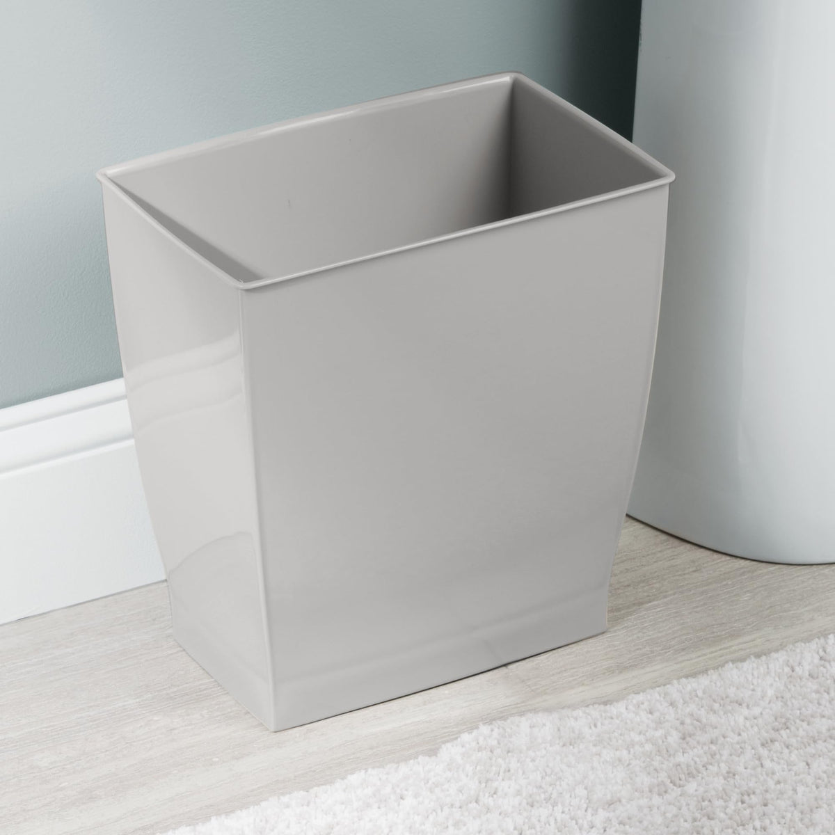 iDesign Mono Trash Can is easy to clean with mild soap and water.