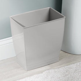 iDesign Mono Trash Can is easy to clean with mild soap and water.