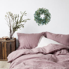 Idyllic wreath offers indoor-outdoor versatility for walls, entrances, and windows.