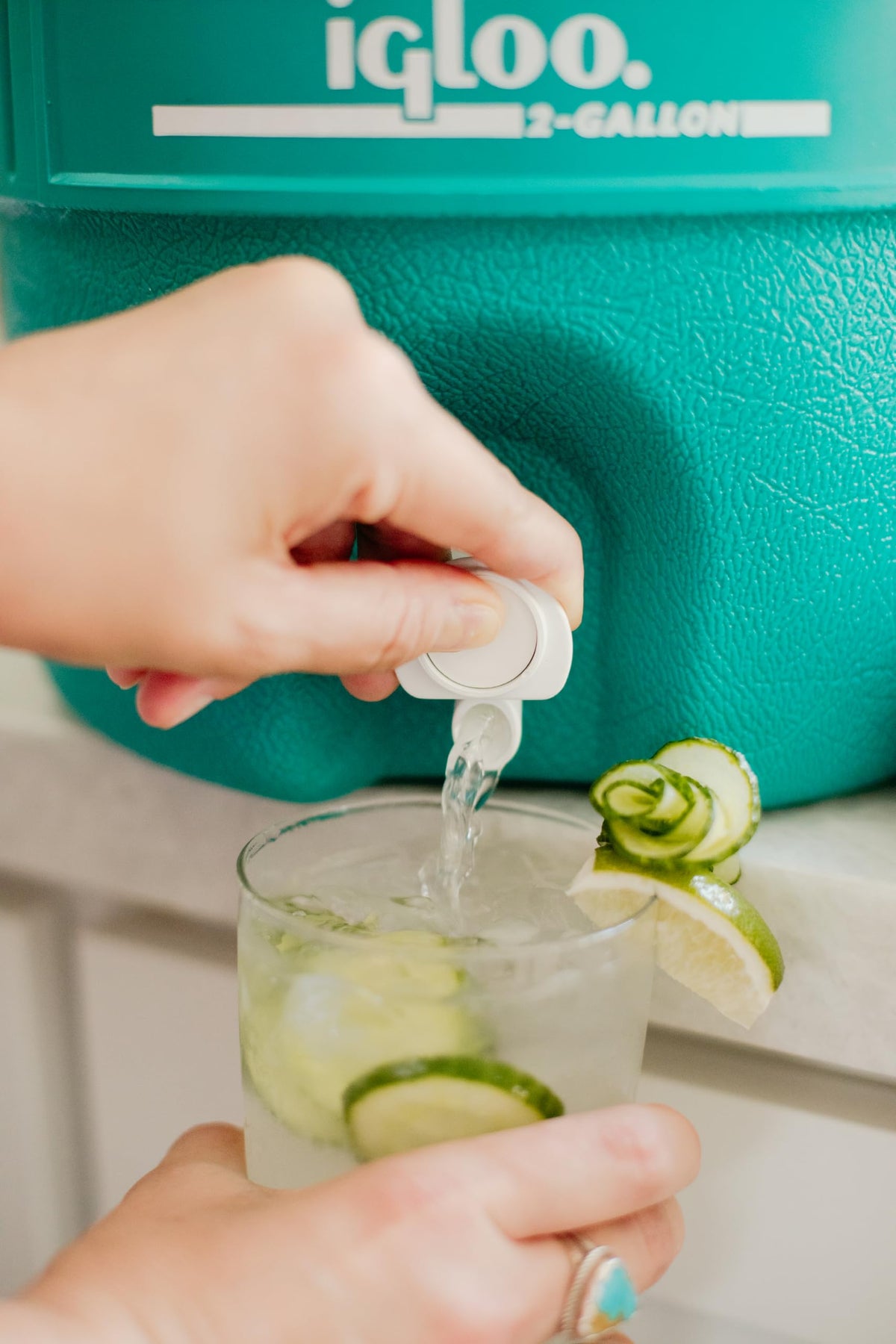 Igloo pressure-fit lid simplifies filling and cleaning.