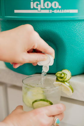 Igloo pressure-fit lid simplifies filling and cleaning.
