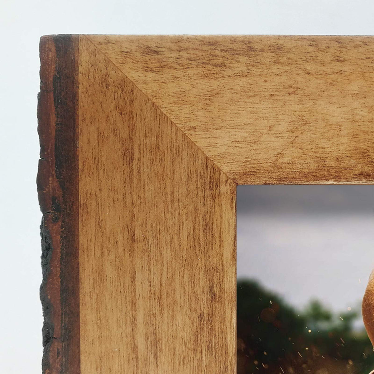 IKEREE glass-front photo frame protecting memories with clarity.