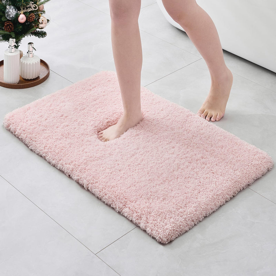 ILANGO Pink Christmas bath rug top view with plush pile for luxury