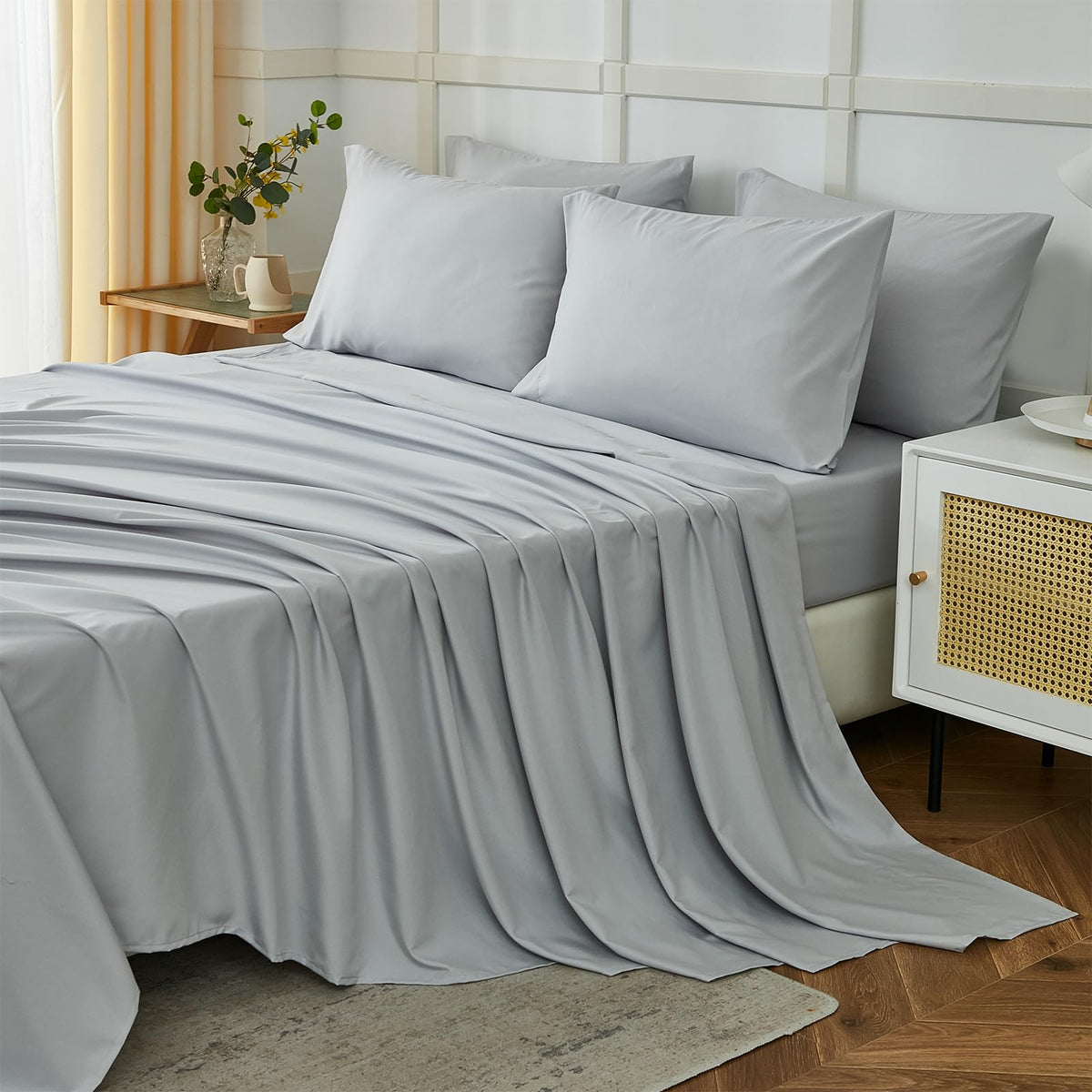 ILAVANDE king-size flat sheet offering luxurious comfort and durable everyday use