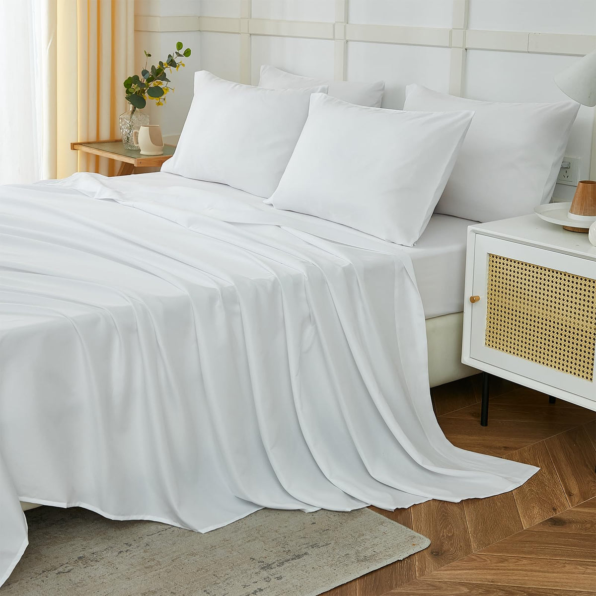 ILAVANDE White Queen 6-piece sheet set on bed with hotel-like softness.