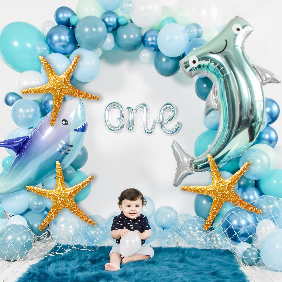 ILEISURELY starfish balloons complement a mermaid themed celebration.