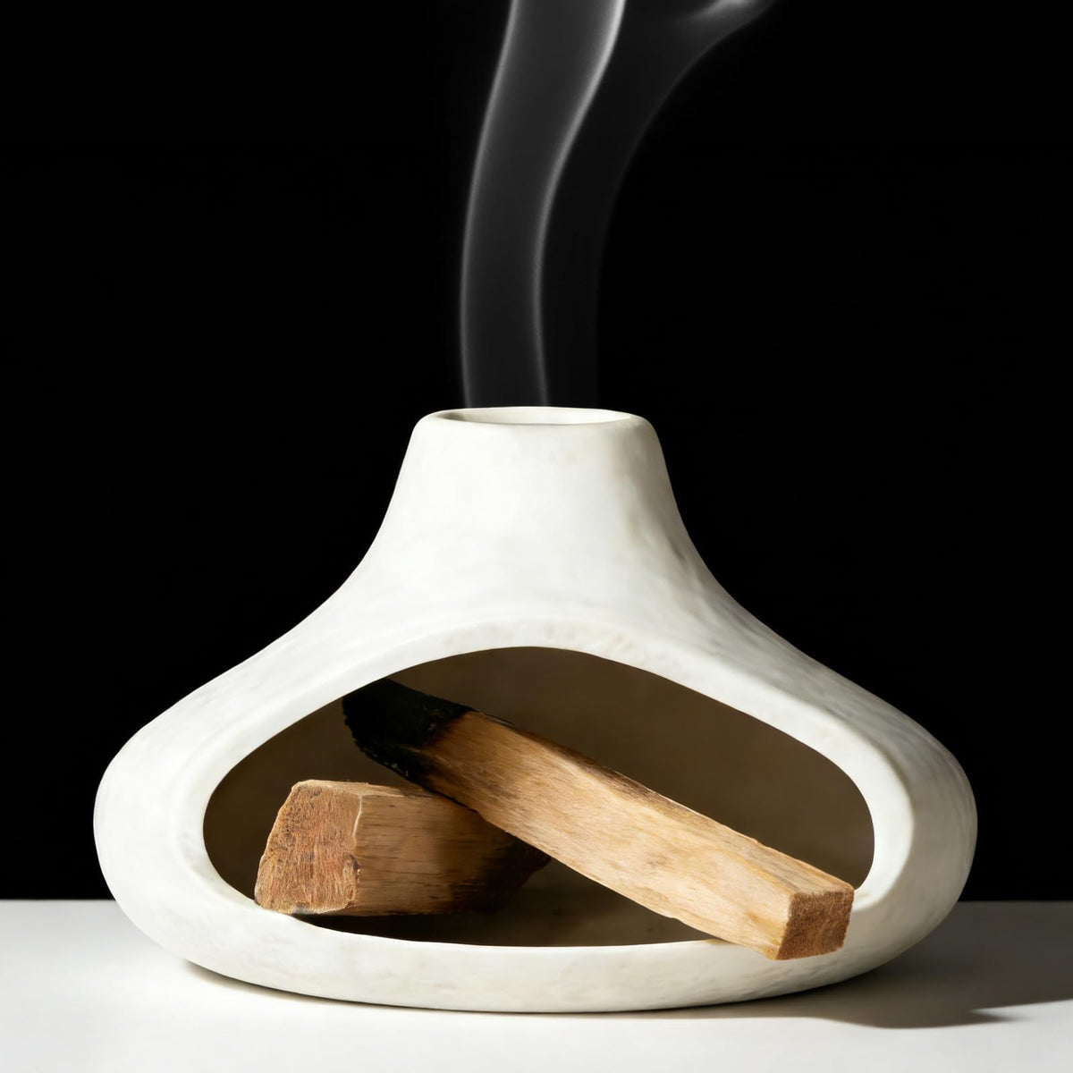 ILIYETIX ceramic Palo Santo holder with mini chimney shows a clean, top-down view for mindful rituals.