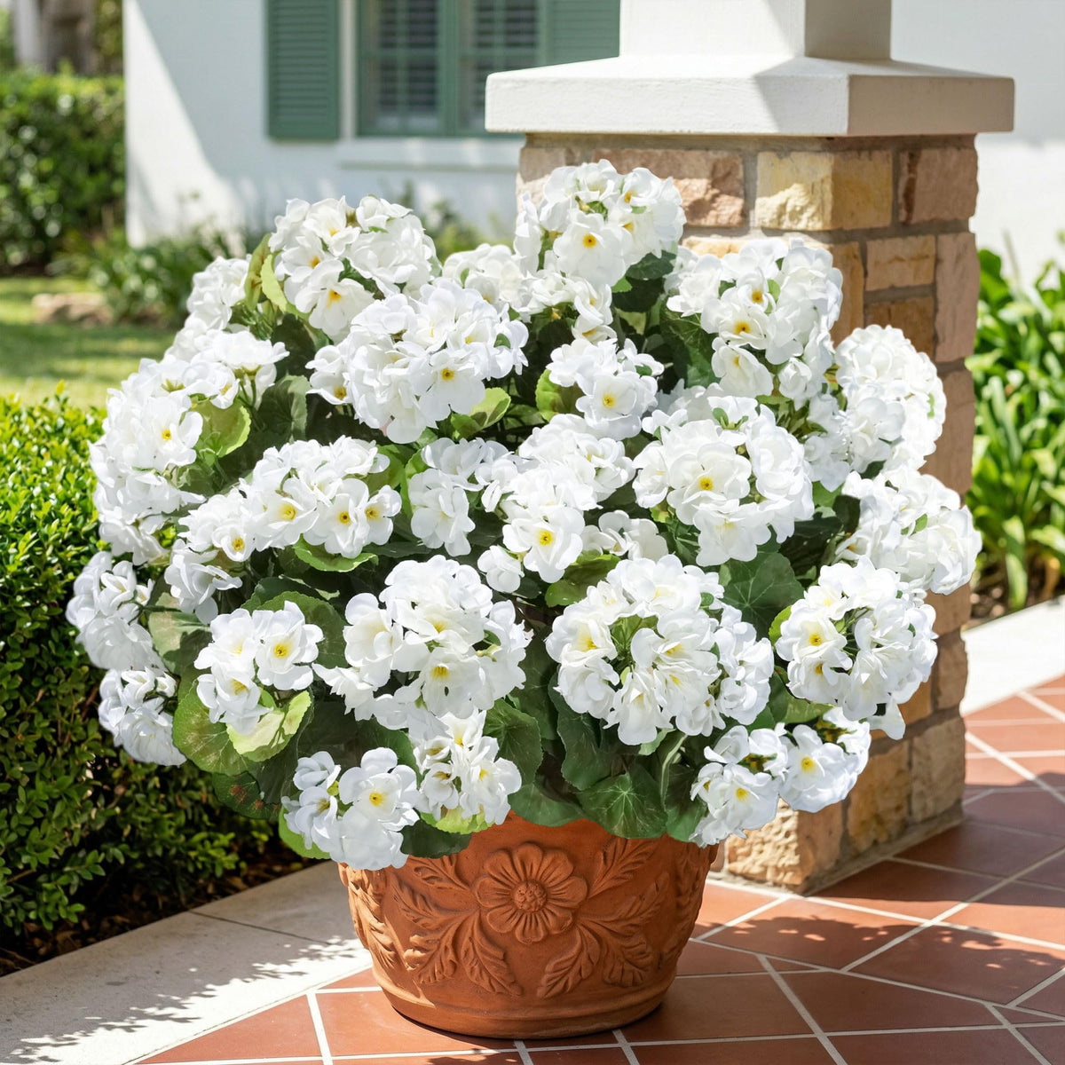 INSPRING fake geraniums green leaves close-up for lush backyard décor