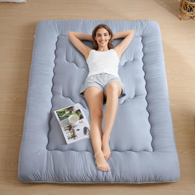 Ingdgnoso Japanese floor mattress in silver gray, compact and portable for versatile spaces.