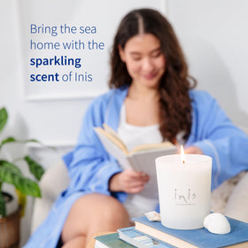 Candle displays cruelty-free and paraben-free attributes for eco-conscious homes.