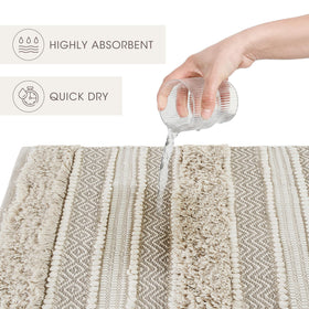INK+IVY Asher natural tone rug brings cozy ambience to a bath space.