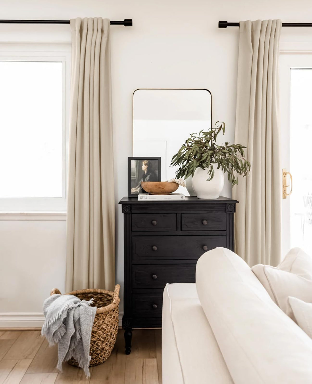 INOVADAY back-tab hanging style—elegant pleats and easy mounting