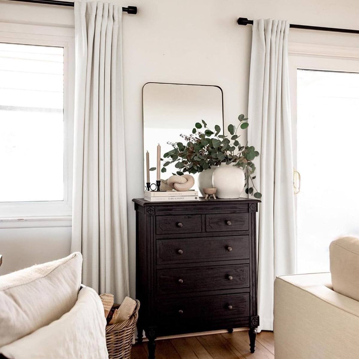INOVADAY back tab hanging creates elegant pleats and refined drapery.