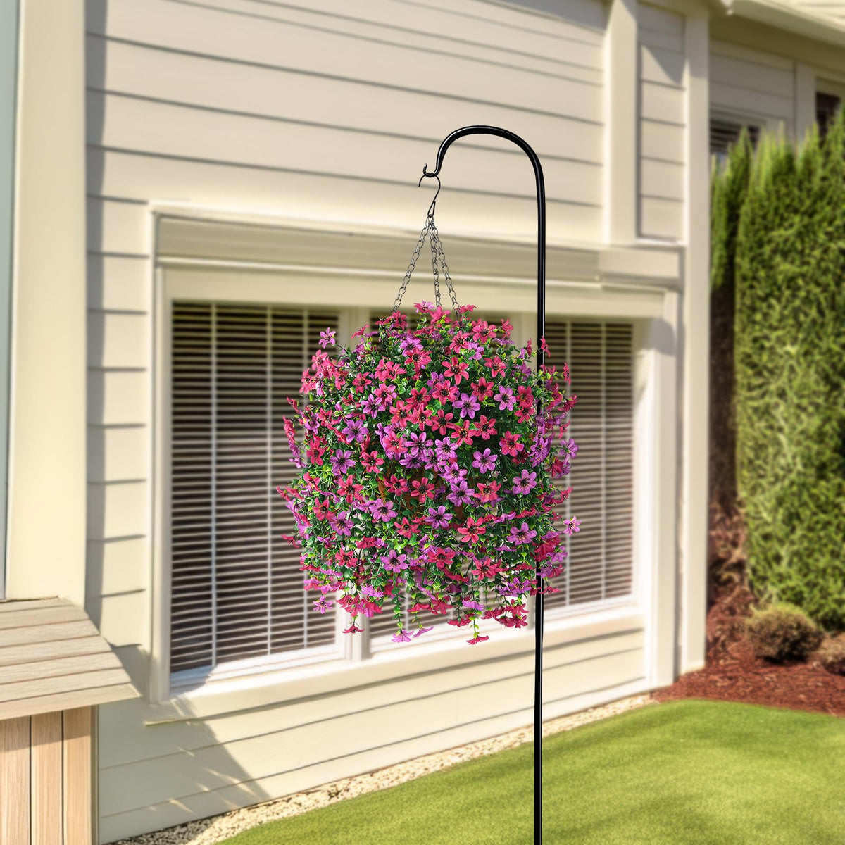 INQCMY coir basket with metal chains supports full flowers.