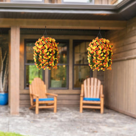 INQCMY hanging basket with chain demonstrates easy outdoor setup and seasonal appeal.