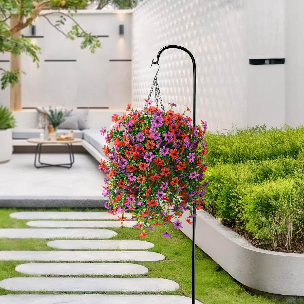 INQCMY realistic silk daisies create natural-looking blooms for patios.