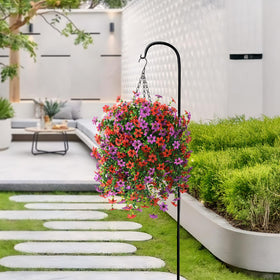 INQCMY realistic silk daisies create natural-looking blooms for patios.