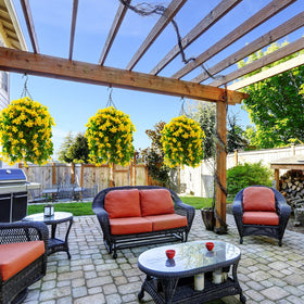 INQCMY UV-resistant outdoor decor maintains color in sun.