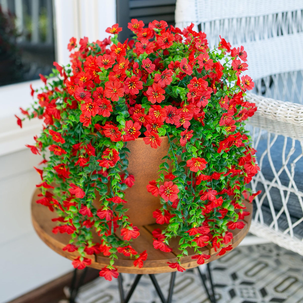 INSPRING maintenance-free flowers stay fresh without watering or sunlight.