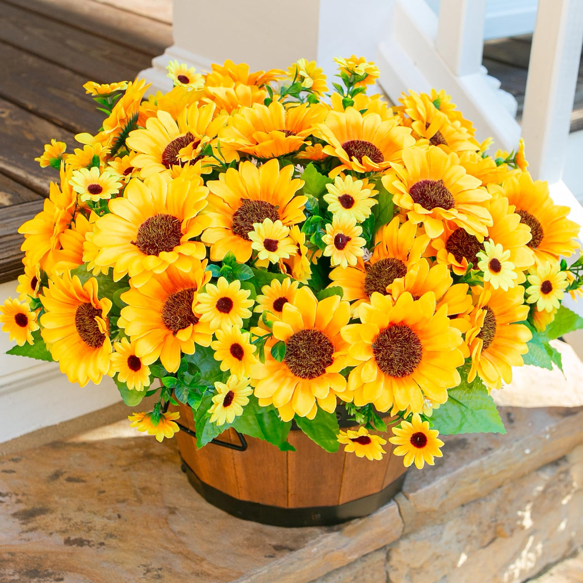 INSPRING sunflowers wedding table decor with bright, lifelike blooms.