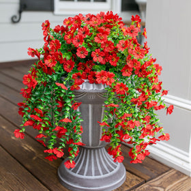 INSPRING UV-resistant faux flowers stay vibrant in sun and rain.