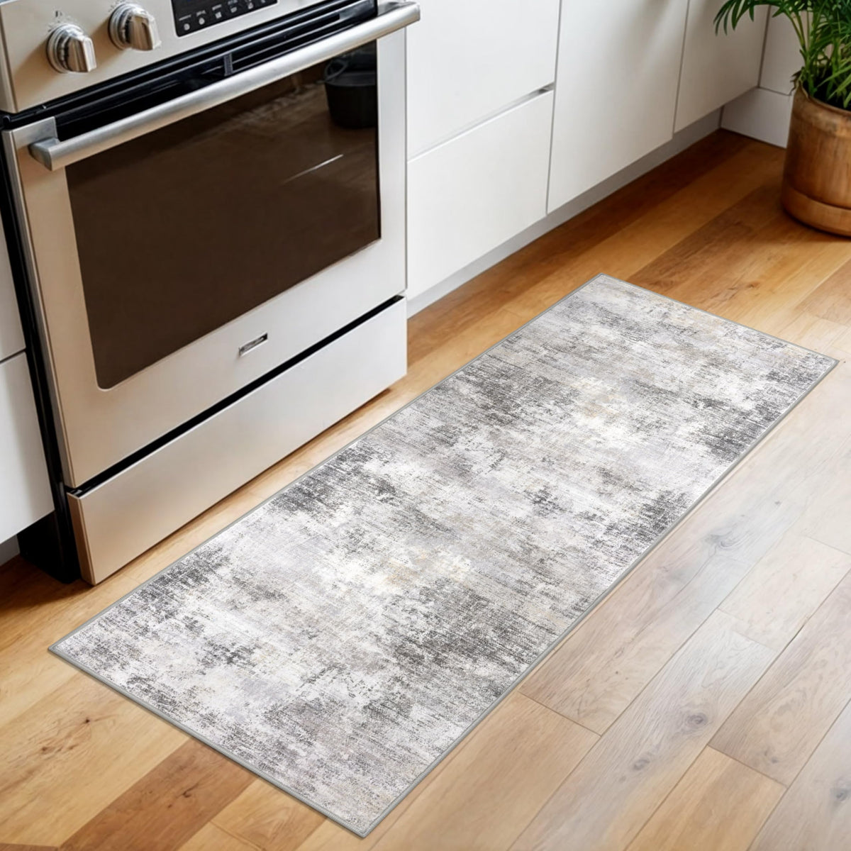 IOHOUZE plush runner close-up highlights soft fabric and cozy underfoot feel.