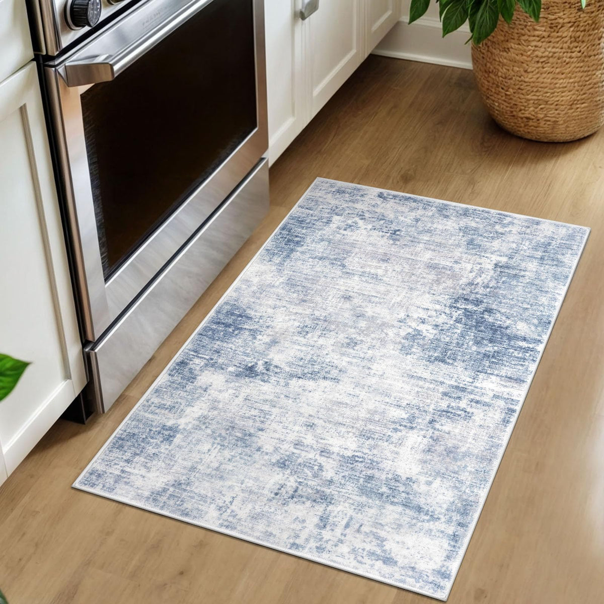 IOHOUZE 2x3 rug fits high-traffic entrances and foyers.