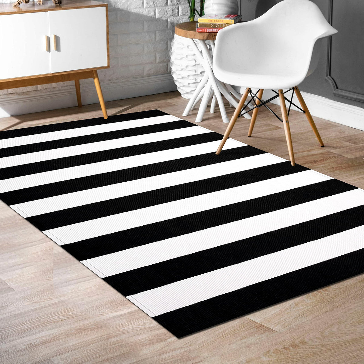 IOHOUZE 3x5 front door rug provides welcoming floor protection
