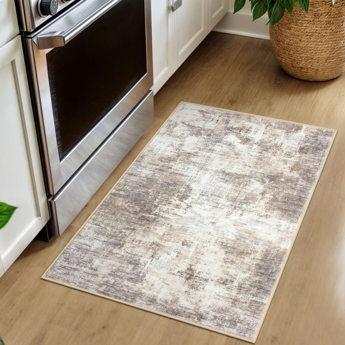 IOHOUZE small rug ideal for entryways and foyers.