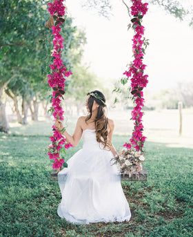 IPOPU Bougainvillea garland table runner adds natural color to events.