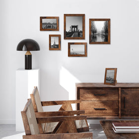 iRahmen rustic wood frame close-up showing crystal-clear glass.