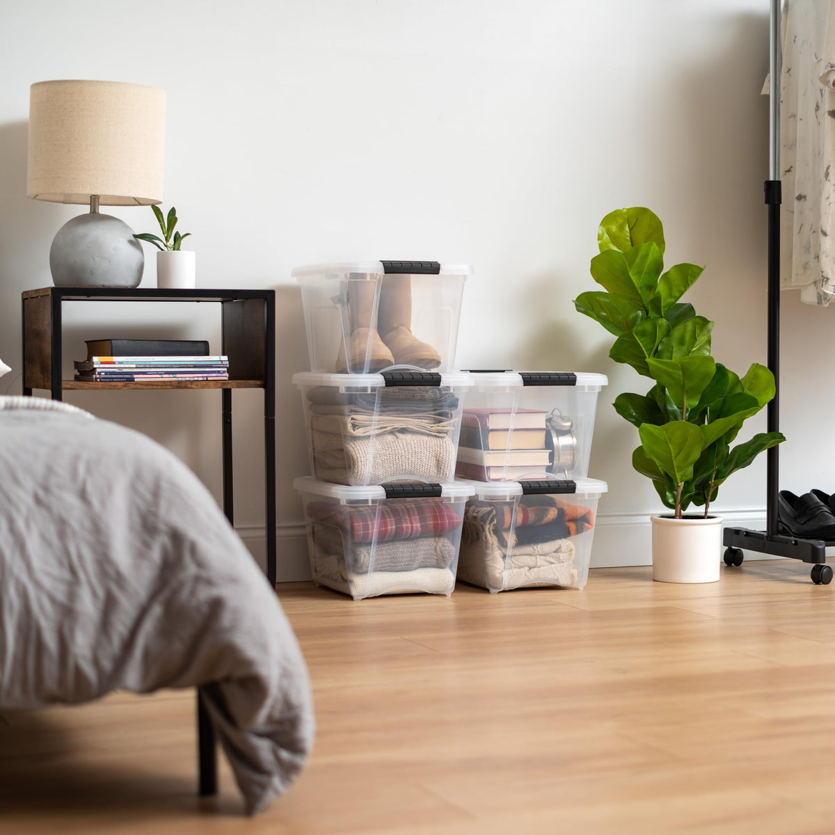 IRIS USA BPA-free plastic keeps contents safe and clean.