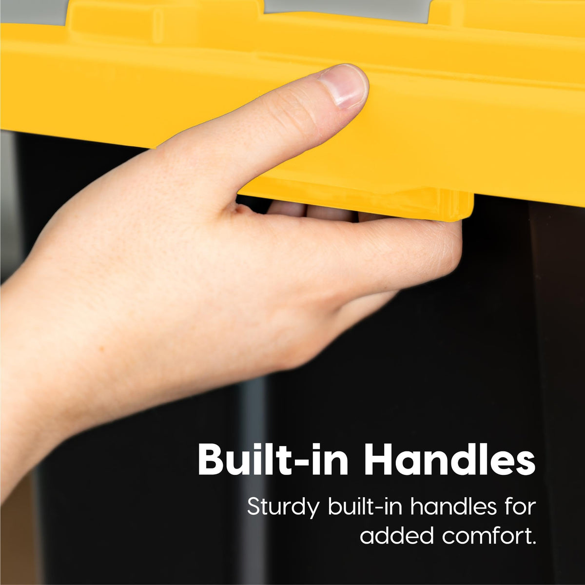 IRIS USA grooved design for easy, secure stacking.
