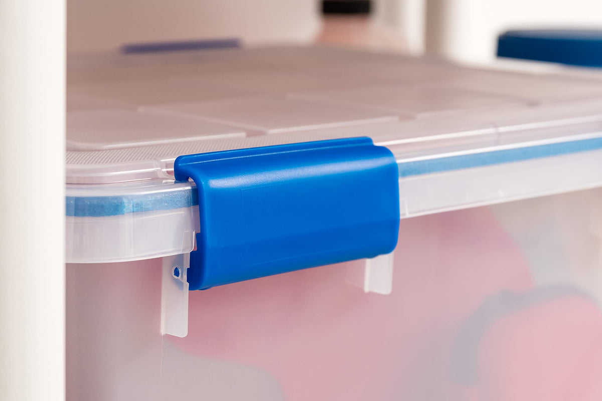 WeatherPro seal protects documents and clothes from dust and moisture.
