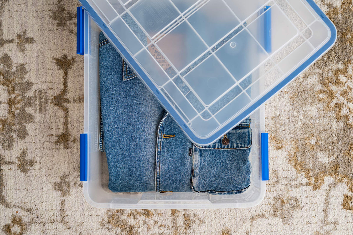 IRIS USA WeatherPro grooved lid and body enabling stable stacking and easy transport