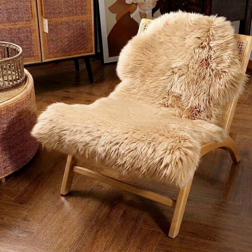 IRIWOOL premium sheepskin rug light brown close-up texture for soft warmth