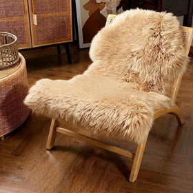IRIWOOL premium sheepskin rug light brown close-up texture for soft warmth