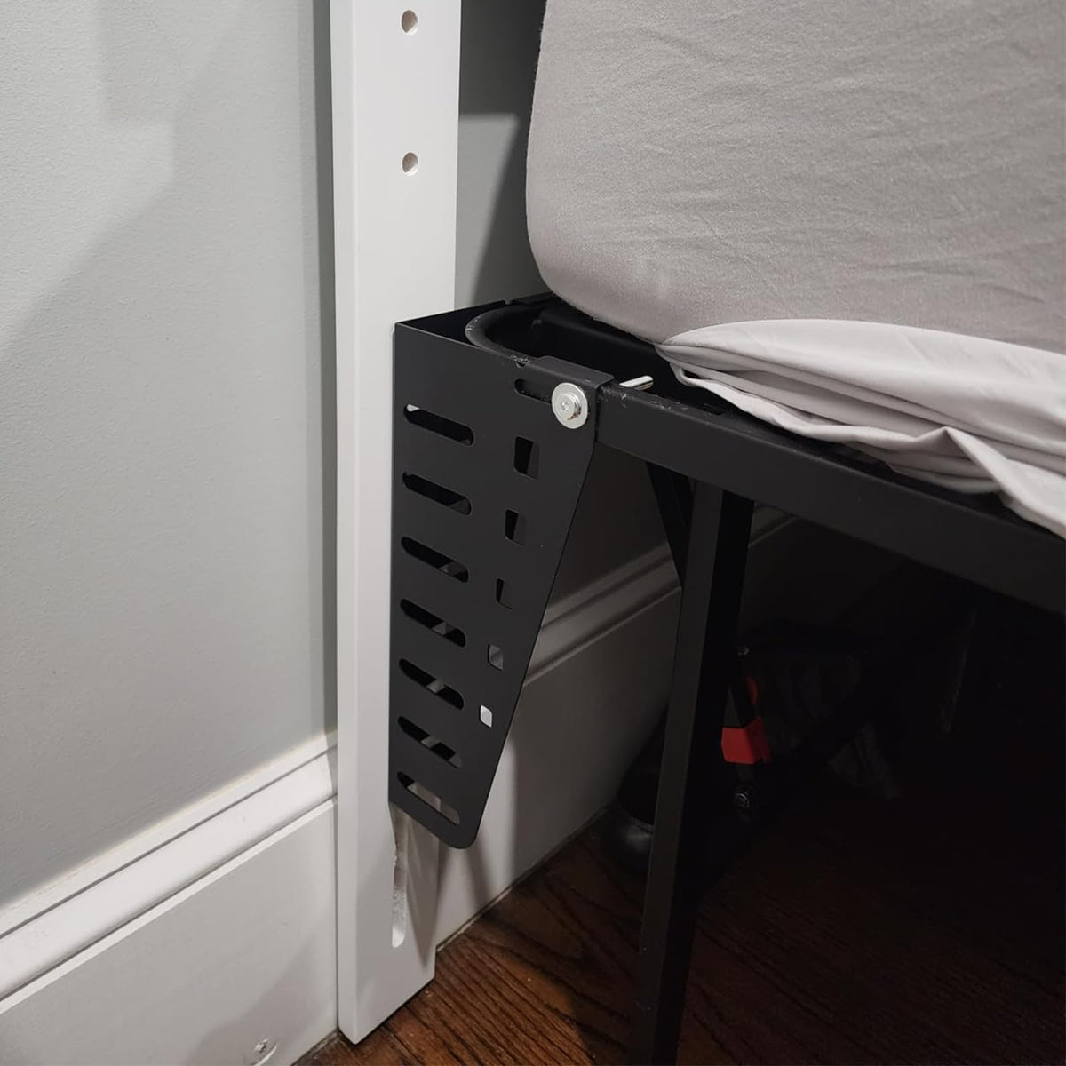 IRONDIY headboard brackets black electroplating resist rust and corrosion.