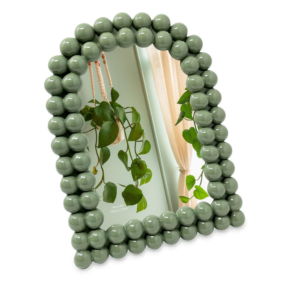 Isaac Jacobs Double Bauble Arch frame on a mantel displaying two 4x6 photos