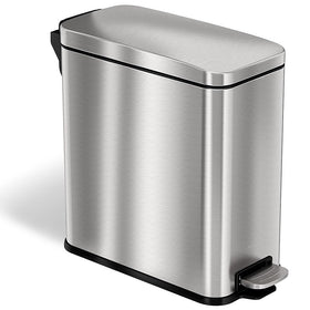 iTouchless steel pedal withstands daily use with smudge-resistant finish.