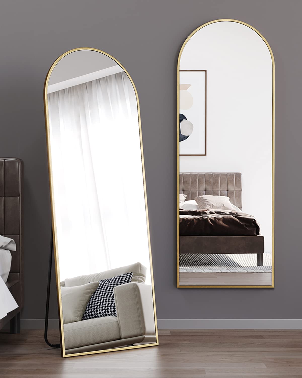 ITSRG gold wall-mounted mirror adds elegance and saves space.