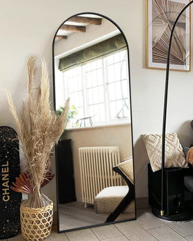 ITSRG full-length mirror with stand in black offers versatile placement and easy setup.