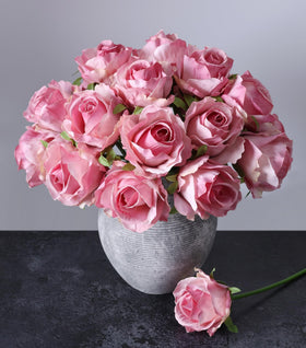 Ivydale pink roses gift set suitable for anniversaries and celebrations.