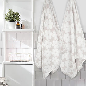 Jacquotha jacquard floral pattern towels add elegant bathroom décor.