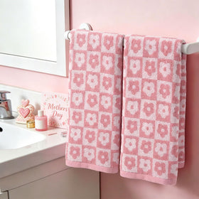 Jacquotha quick-dry cotton texture close-up showing soft absorbent towels.