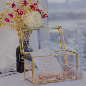 Jajamy brass frame adds timeless elegance to the wedding reception table