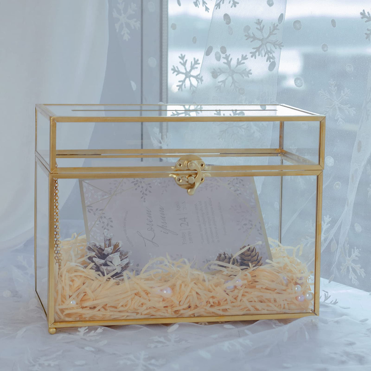 Jajamy swinging lid ensures secure closing and convenient access
