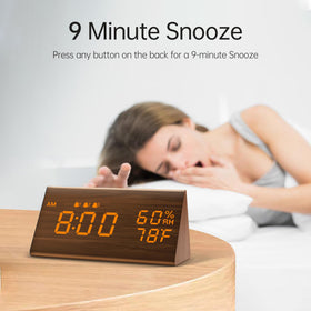 JALL clock displays indoor humidity and temperature for comfort awareness.